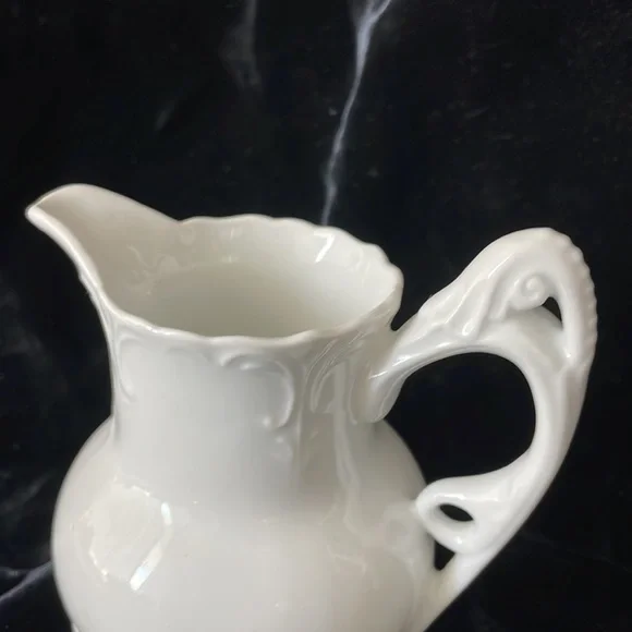 Kaldun & Bogle footed white creamer rare - Picture 2 of 6